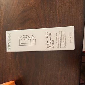 Dermablend illuminating primer. Brand new